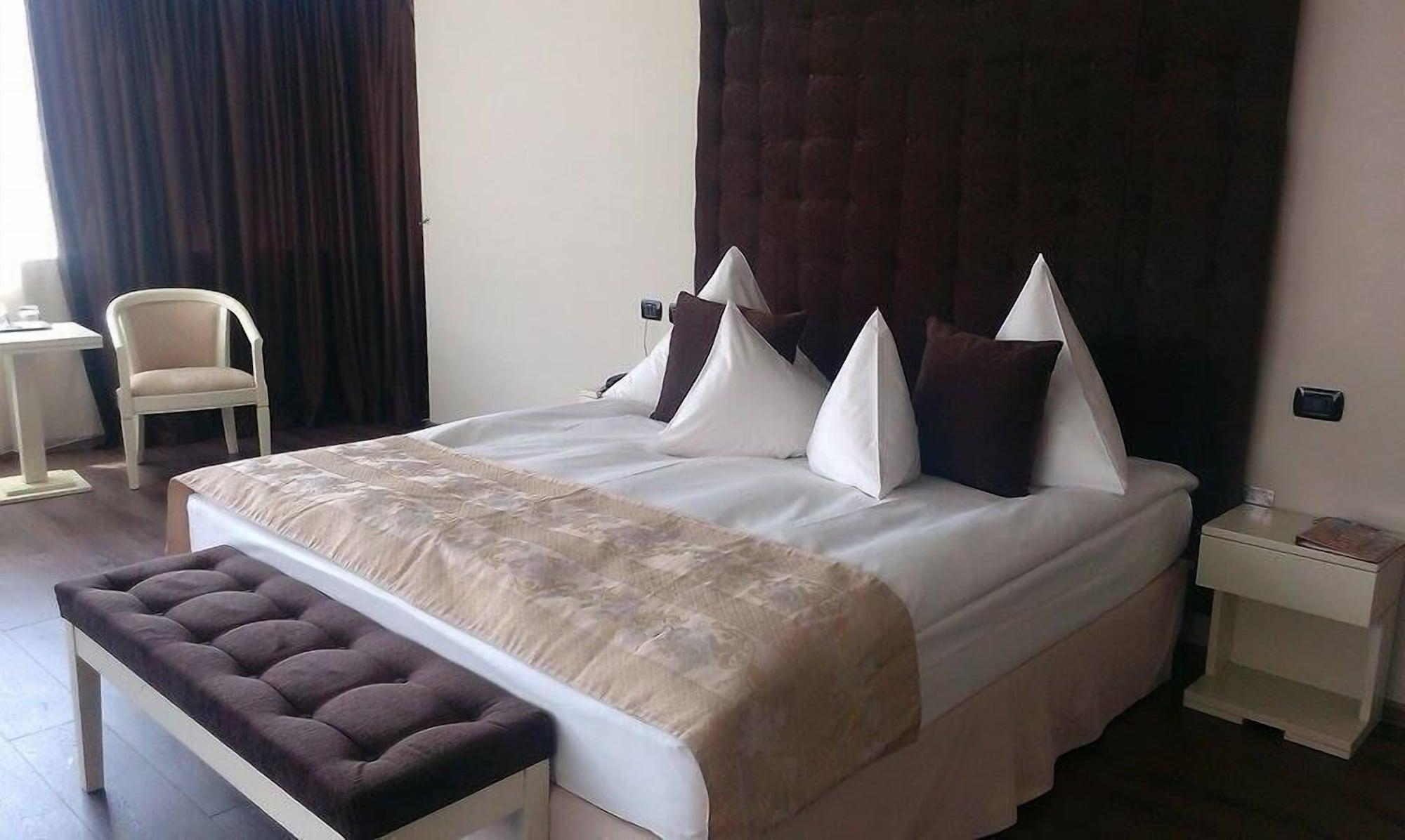 帕拉迪斯酒店 克卢日-纳波卡 外观 照片